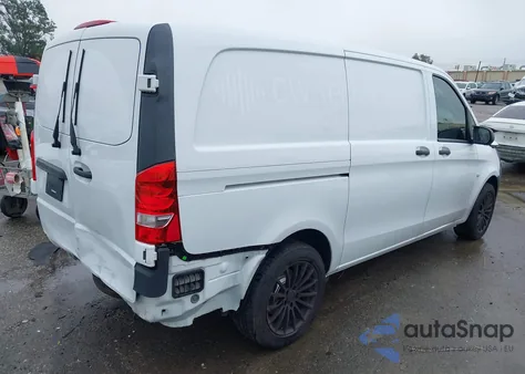 2017 Mercedes-Benz Metris z USA, uszkodzony, nr VIN WD3PG2EA3H3257519